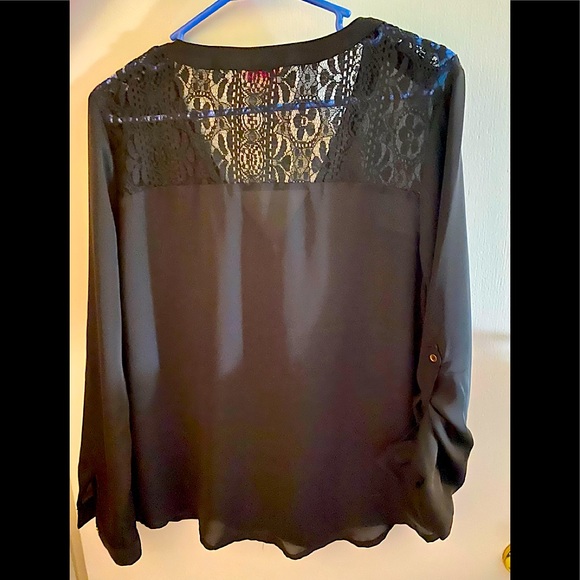 Excellent used condition, black quarter length sleeve blouse. - Picture 2 of 2